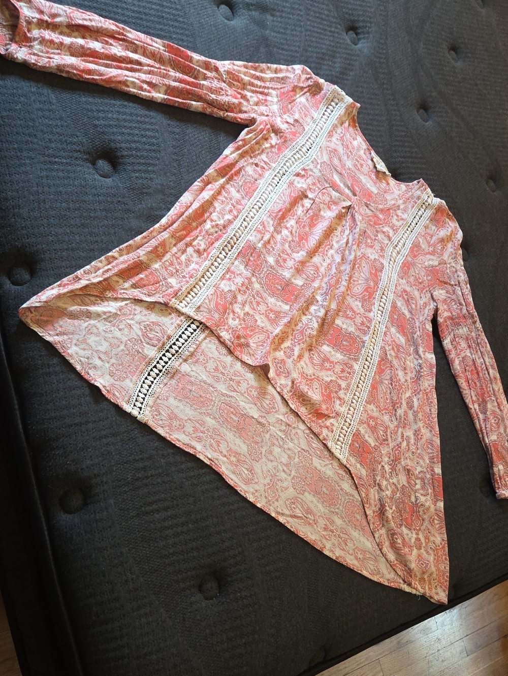 Moon River Pink Paisley Lace-Trim Long Sleeve Tunic